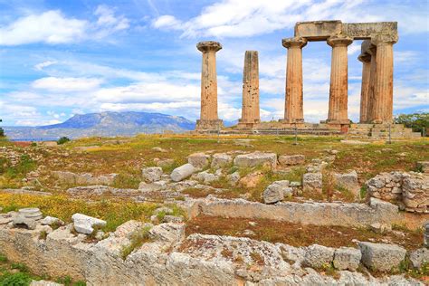 famous ruins in greece.